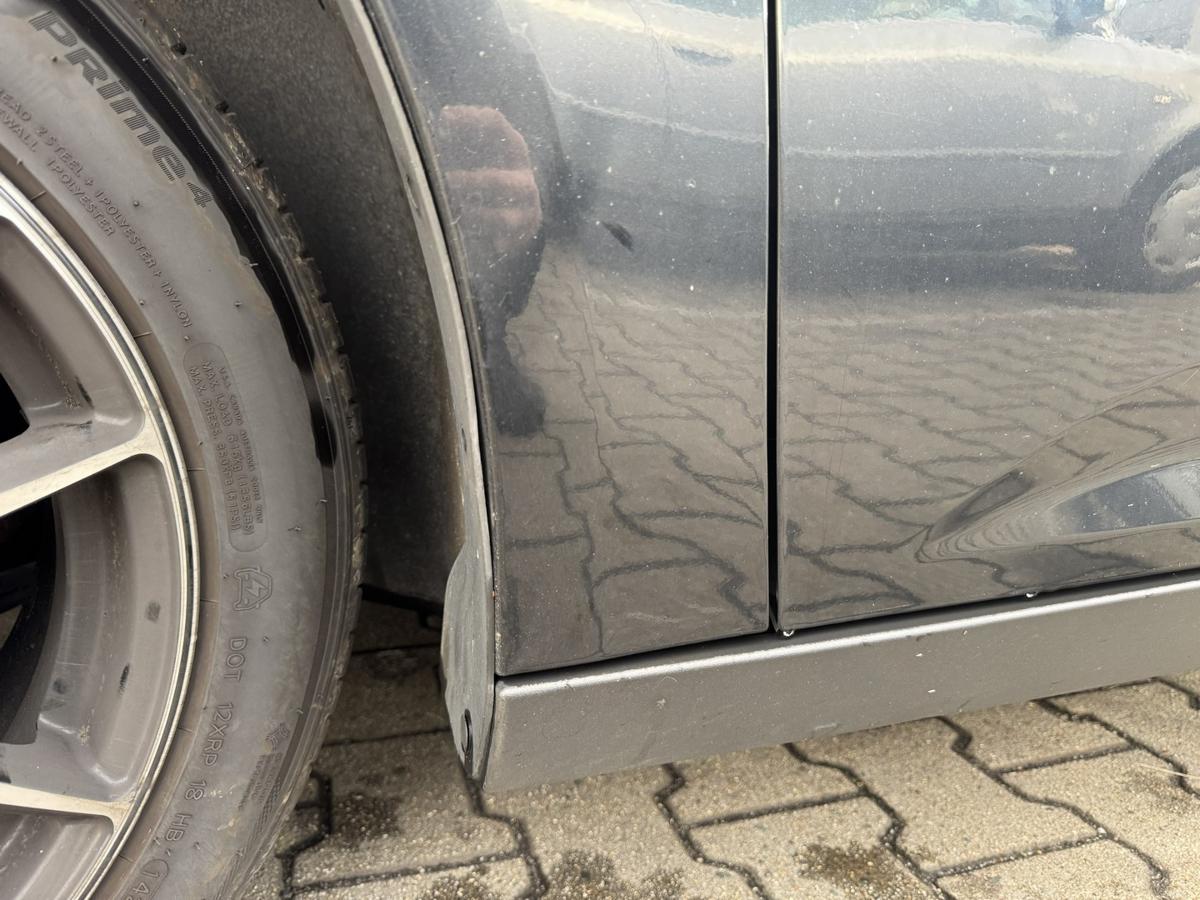 Ford Focus 3 original Kotfl&uuml;gel vorn links Panther Schwarz Bj.2011